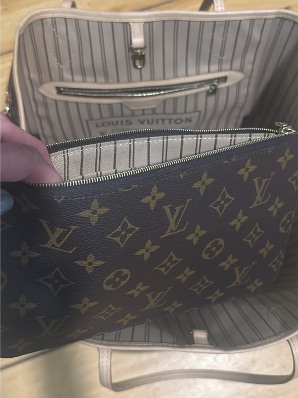 Louis Vuitton Monogram Canvas Tote with Matching Pouch - Brown & Tan - Picture 4 of 5